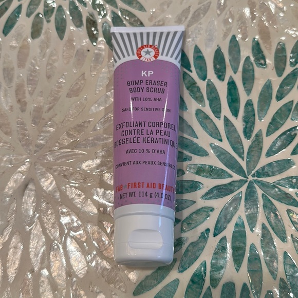 First Aid Beauty KP Bump Eraser Body Scrub With 10% AHA - Picture 1 of 3